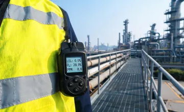 Portable gas detector in refinery